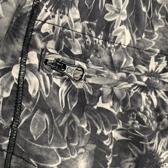 Lululemon Original Hotty Hot Short- Black Angel Wing - Picture 12 of 14